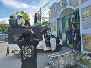 Proyek BWS IV Kendari Diduga Cacat Mutu, Sejumlah Massa Aksi di Kejati Sultra, Sarwan: Akan Kami Laporkan