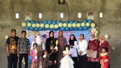 PERGELARAN KARYA SENI DAN LOMBA FASHION SHOW PAUD WAWOINDAH DESA WAWOBENDE MERIAHKAN PENUTUPAN SEMESTER GENAP TAHUN AJARAN 2024/2025