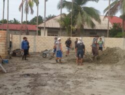 pemdes lalimbue bersama masyarakat giat  melakukan gotong royong:untuk mempercepat penyelesaian pembangunan kopdes