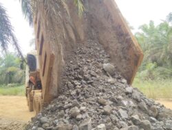 PT Stargate dan PT KS Berkontribusi dalam Peningkatan Jalan di Kecamatan Langgikima