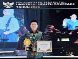 Layanan kesehatan baik, bupati Konawe Selatan Irham kalenggo diganjar Awards UHC