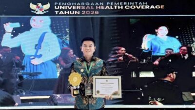 Layanan kesehatan baik, bupati Konawe Selatan Irham kalenggo diganjar Awards UHC