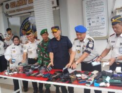 Wujudkan Lapas Bebas Halinar, Kanwil Kemenkumham Sultra Musnahkan Ratusan Ponsel Ilegal di Lapas Kendari.