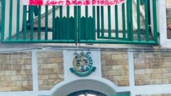 AMPK dan PJ SULTRA melakukan aksi demonstrasi di depan kantor Kejaksaan Tinggi Sulawesi Tenggara
